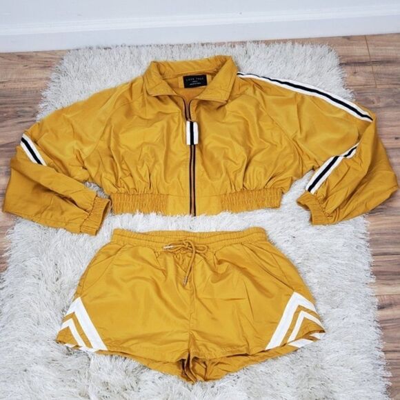 Women's Shorts With Two Front Pockets Yellow‎ - Picture 4 of 5